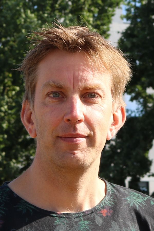 Dr. Hans Bouwmeester